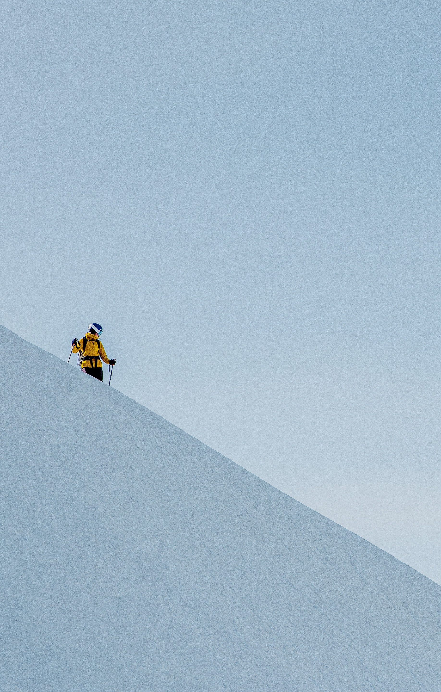 panel21-arcteryx-skiing-woman